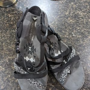 Sketchers reggae slim staycation sandals